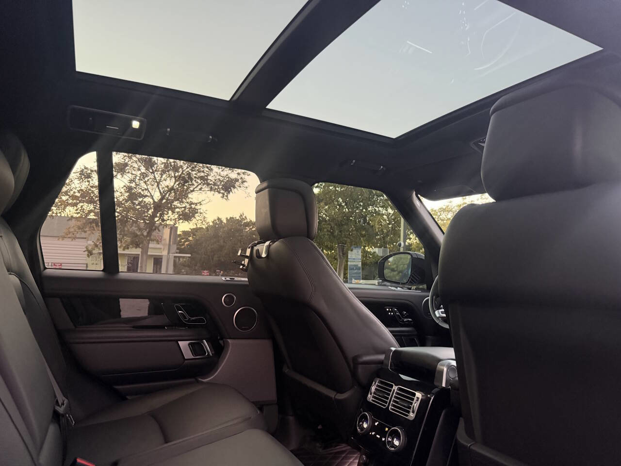 Used 2018 Land Rover Range Rover Supercharged AWD/4WD image 25