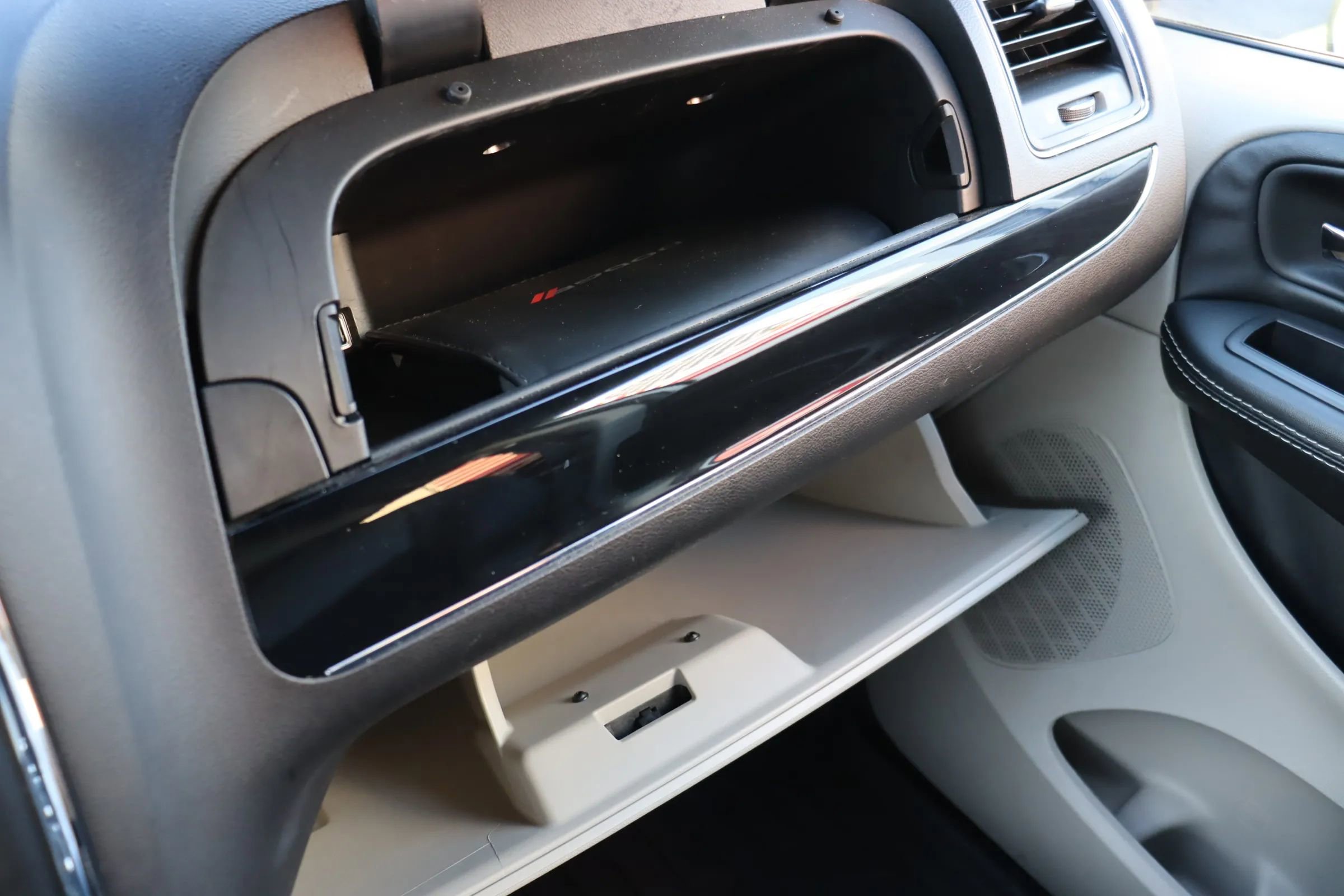 Used 2017 Dodge Grand Caravan SXT image 27