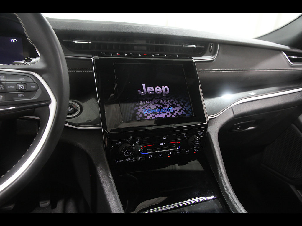 Used 2023 Jeep Grand Cherokee Altitude AWD/4WD image 9