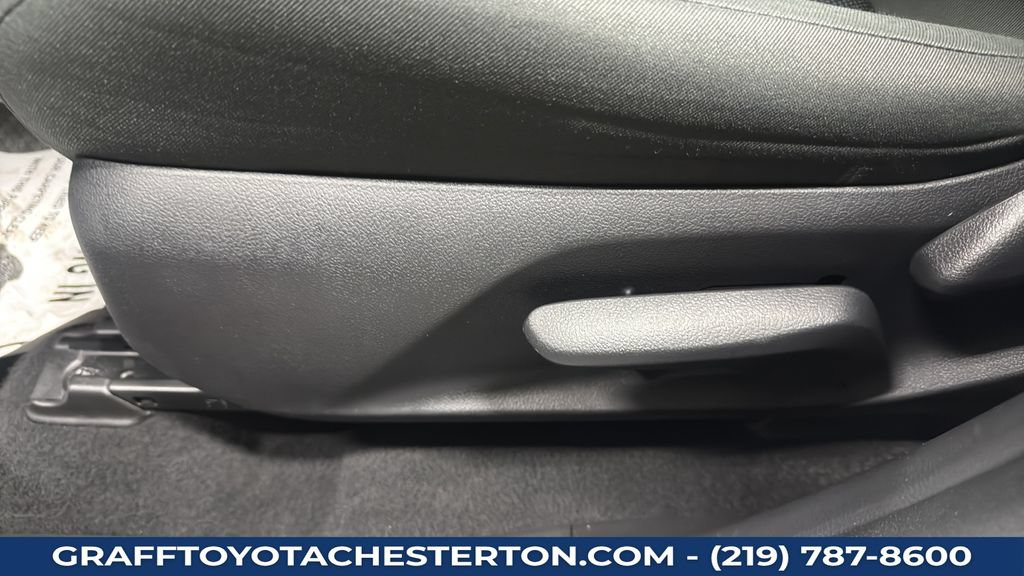 Used 2022 Toyota RAV4 LE AWD/4WD image 15