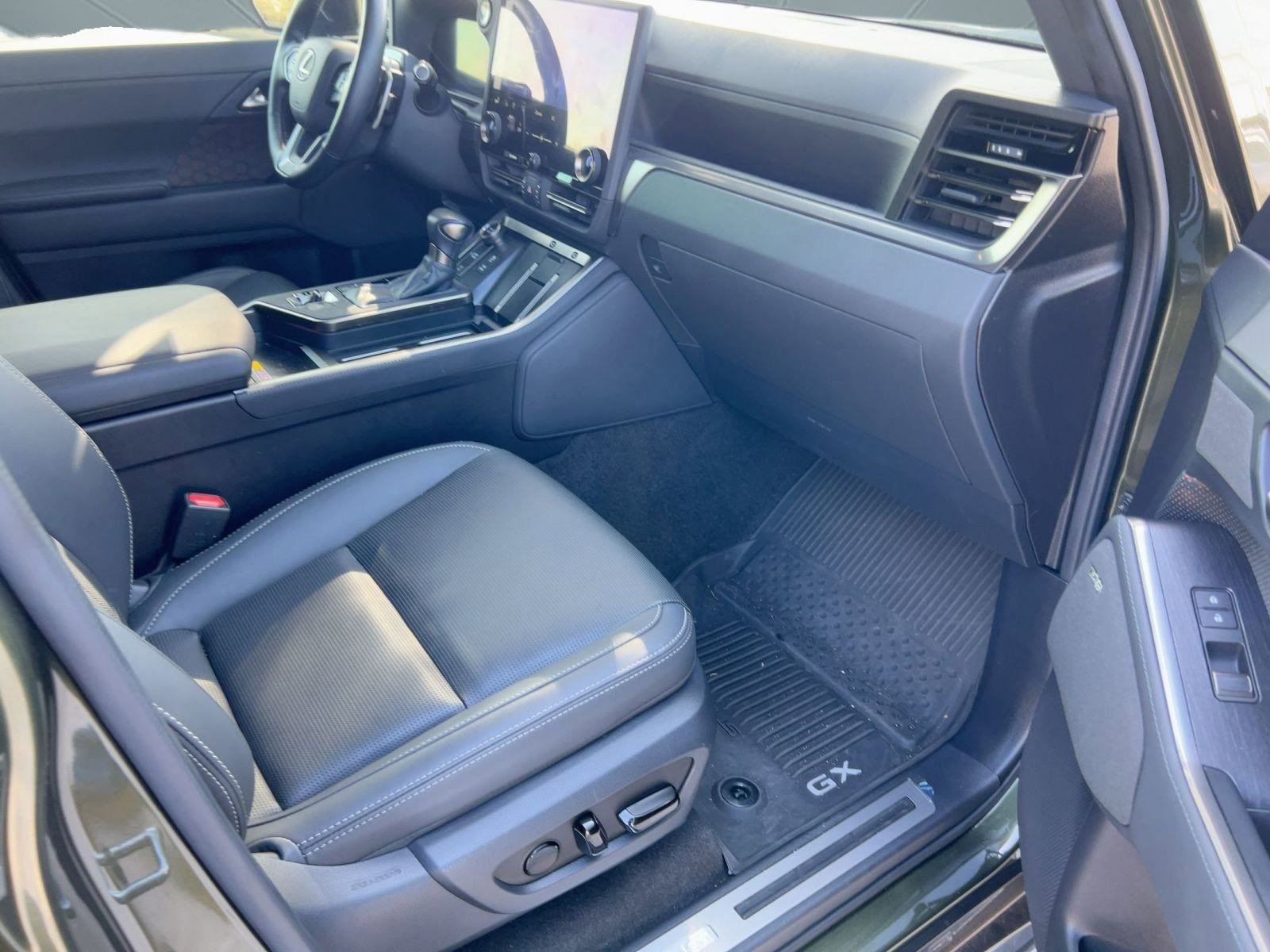 Used 2024 Lexus GX 550 w/ Cold Area Package image 31