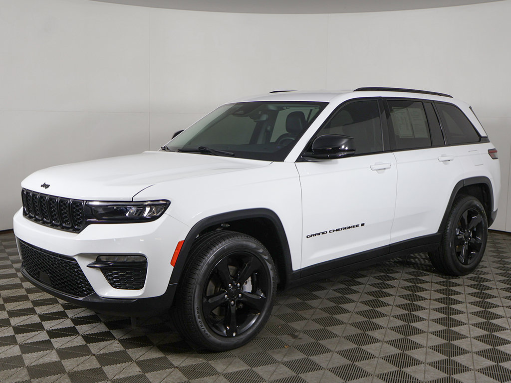 Used 2023 Jeep Grand Cherokee Limited w/ Black Appearance Package AWD/4WD image 10