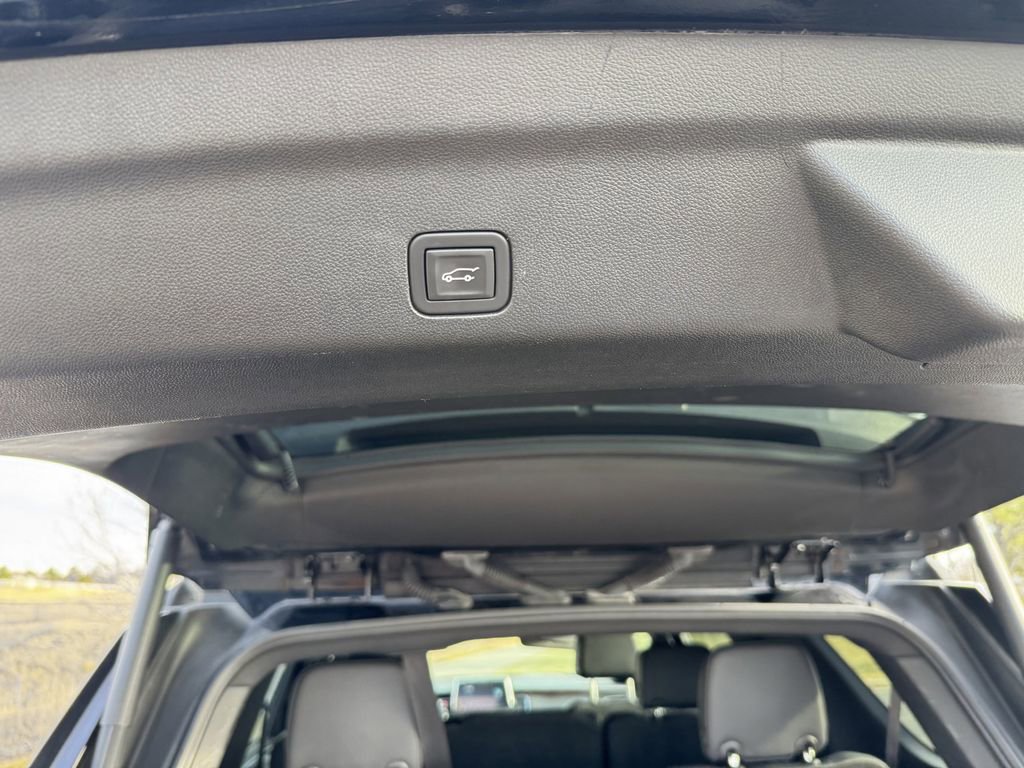 Used 2023 Chevrolet Tahoe LT w/ Luxury Package image 9