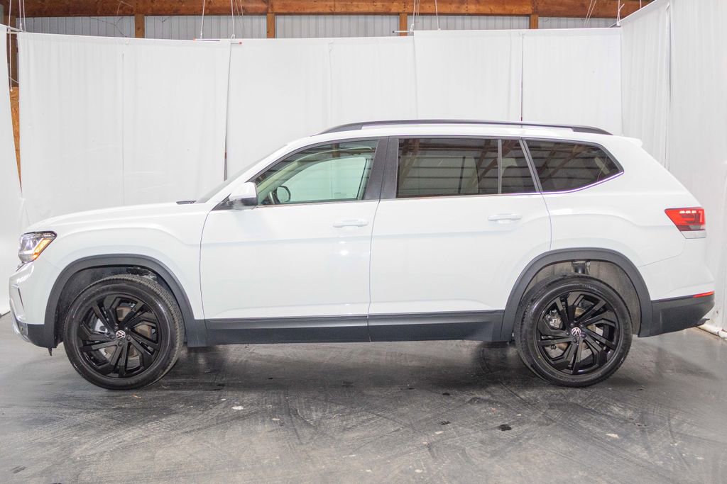 Used 2023 Volkswagen Atlas SE w/ Panoramic Sunroof Package image 5