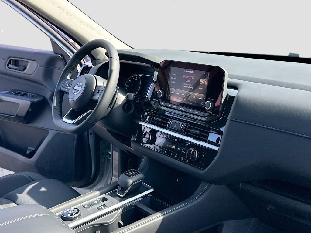 New 2025 Nissan Pathfinder SV image 5
