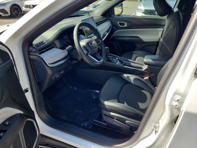 Used 2024 Jeep Compass Latitude AWD/4WD image 16