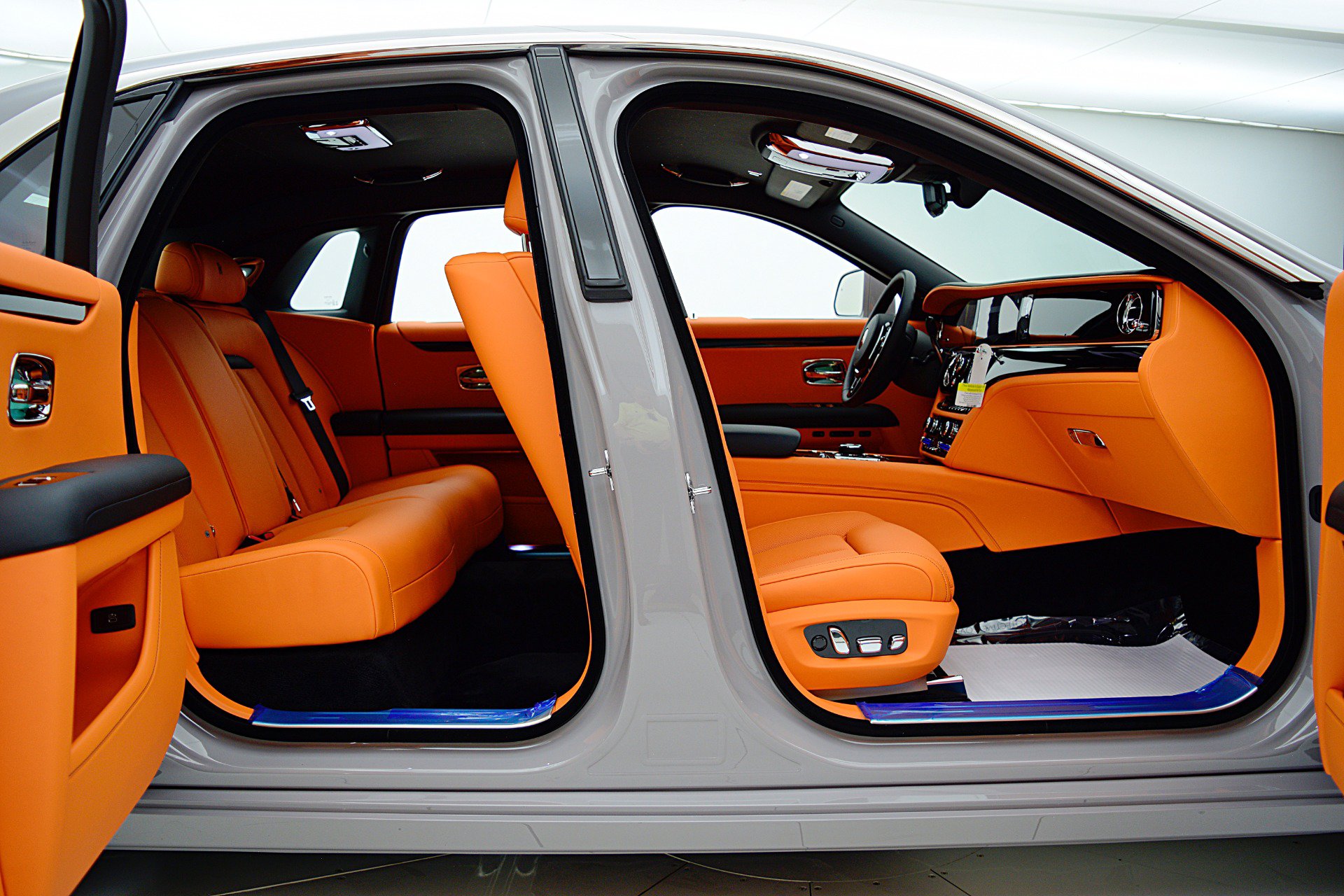 Used 2025 Rolls-Royce Ghost AWD/4WD image 38