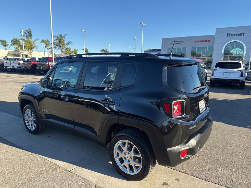 Used 2023 Jeep Renegade Latitude w/ Sun & Fun Group AWD/4WD image 6