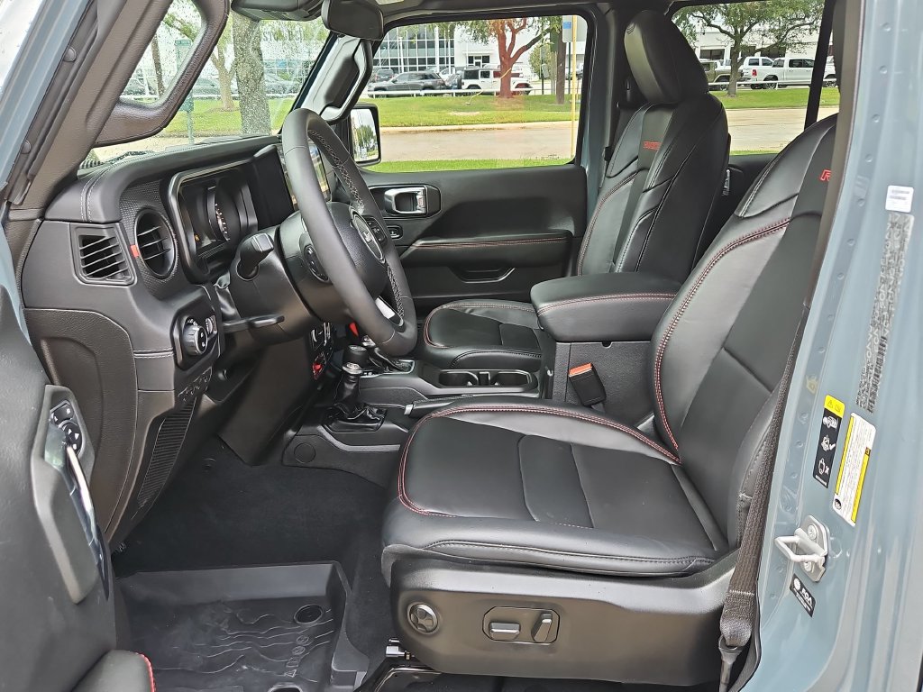 Used 2025 Jeep Gladiator Rubicon w/ Convenience Group AWD/4WD image 15