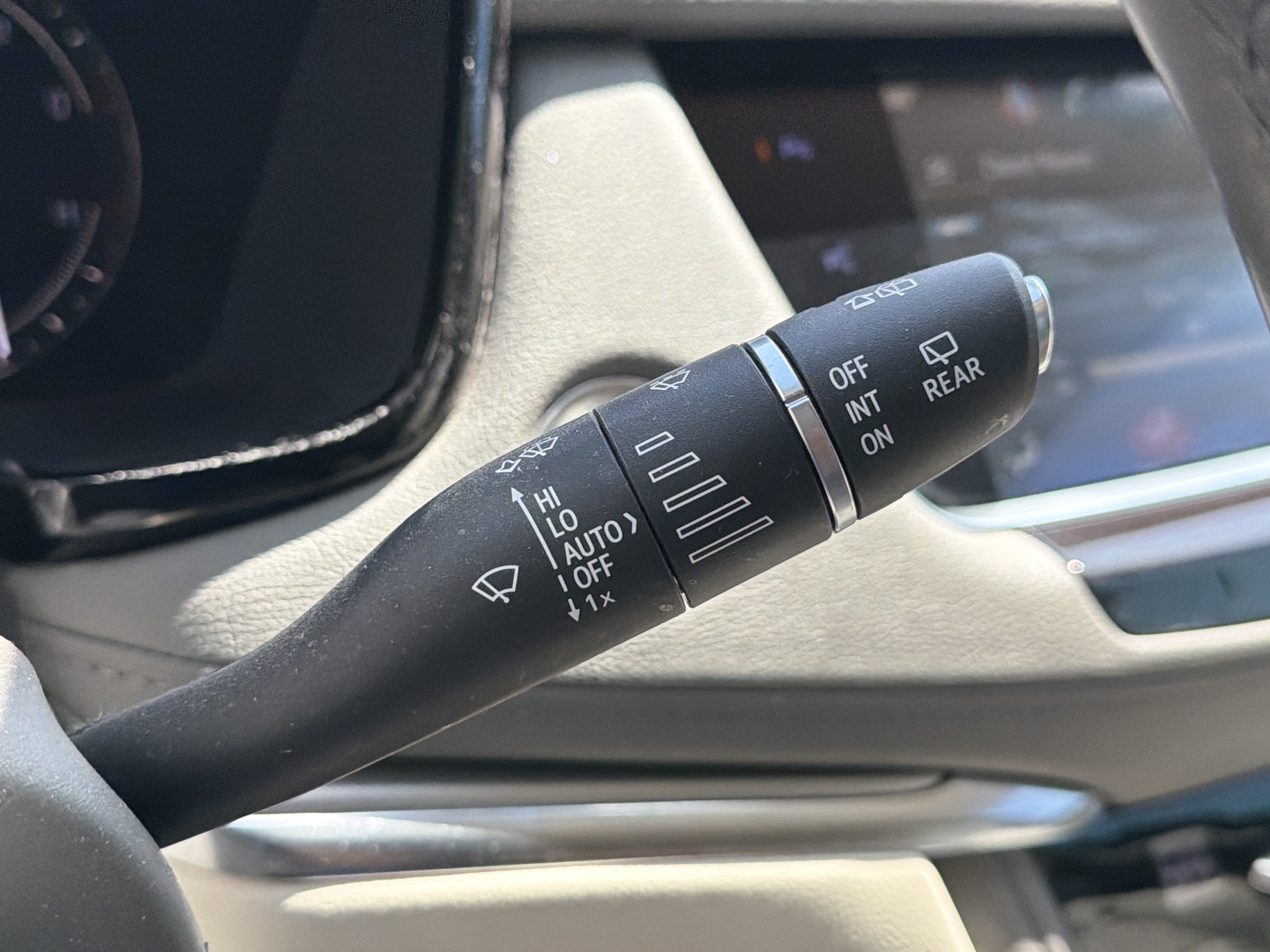 Used 2019 Cadillac XT5 Premium Luxury w/ Driver Assist Package FWD image 17