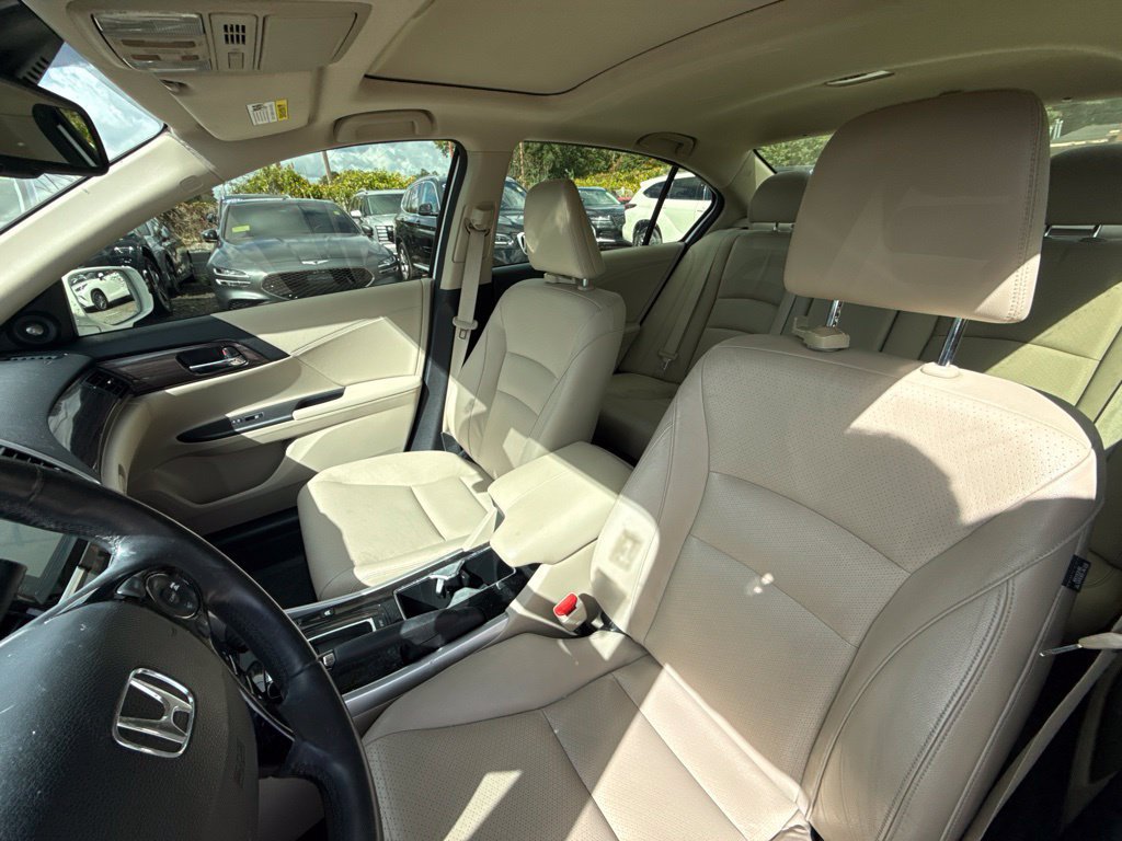 Used 2017 Honda Accord Touring image 15