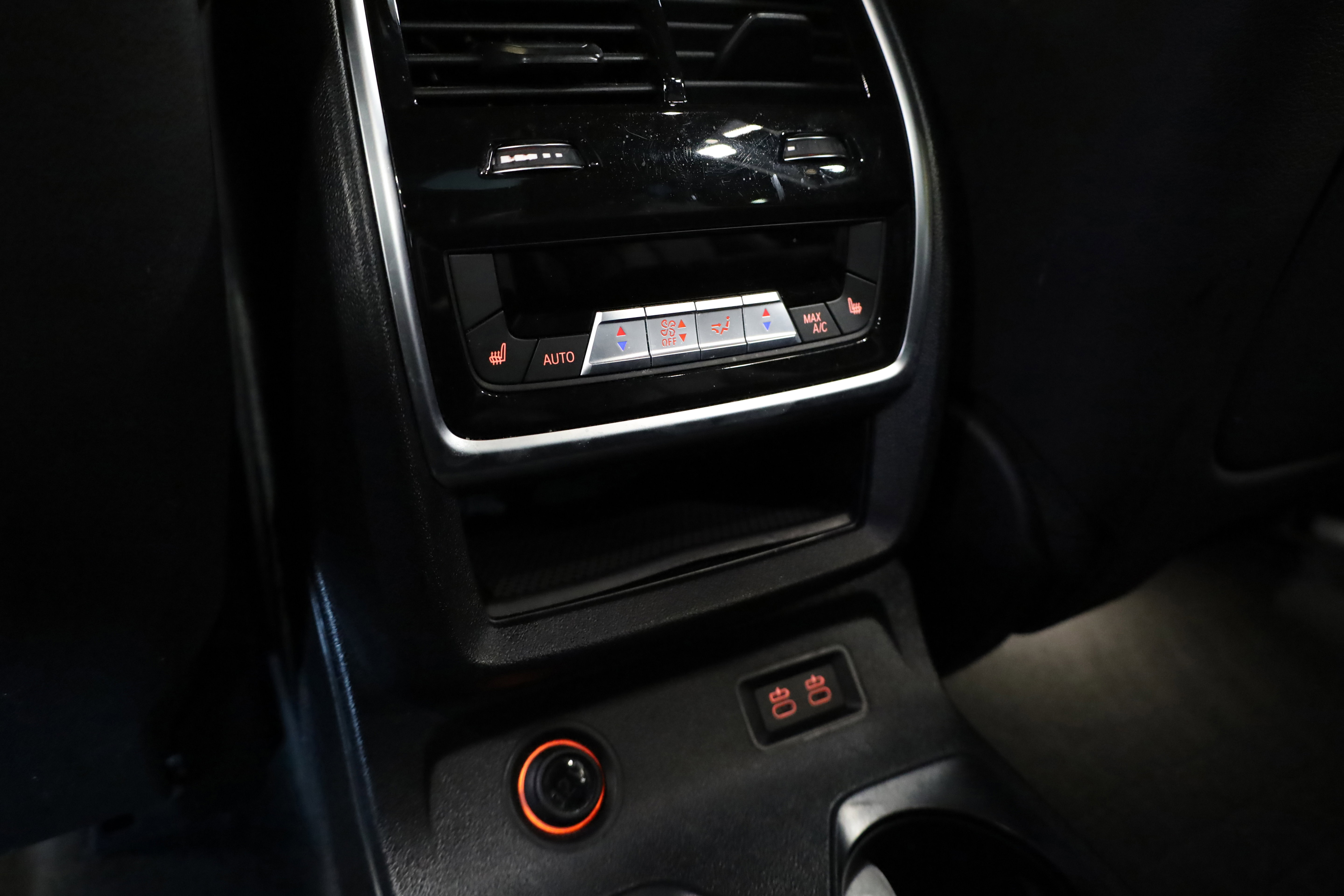 Used 2022 BMW X7 xDrive40i w/ M Sport Package image 39