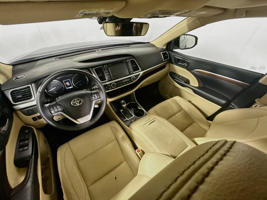 Certified 2019 Toyota Highlander Limited AWD/4WD image 22