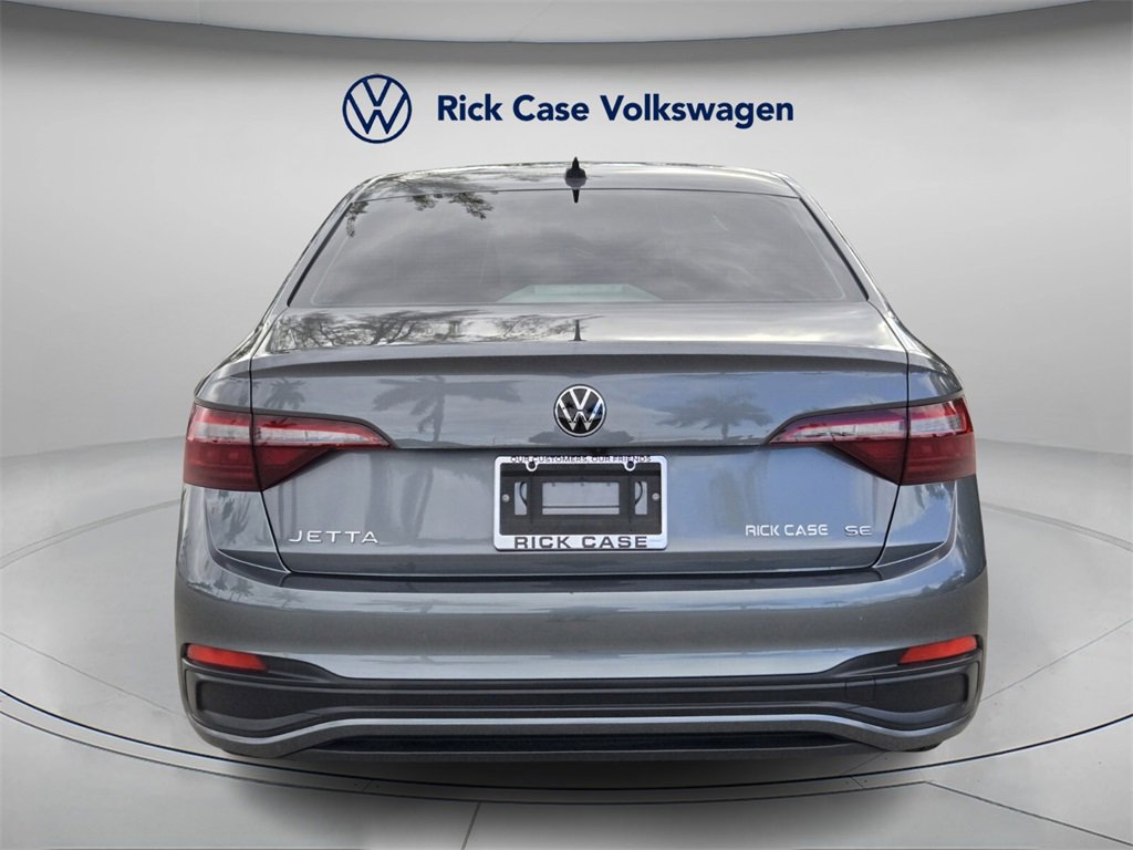 Certified 2024 Volkswagen Jetta SE w/ Panoramic Sunroof Package image 5