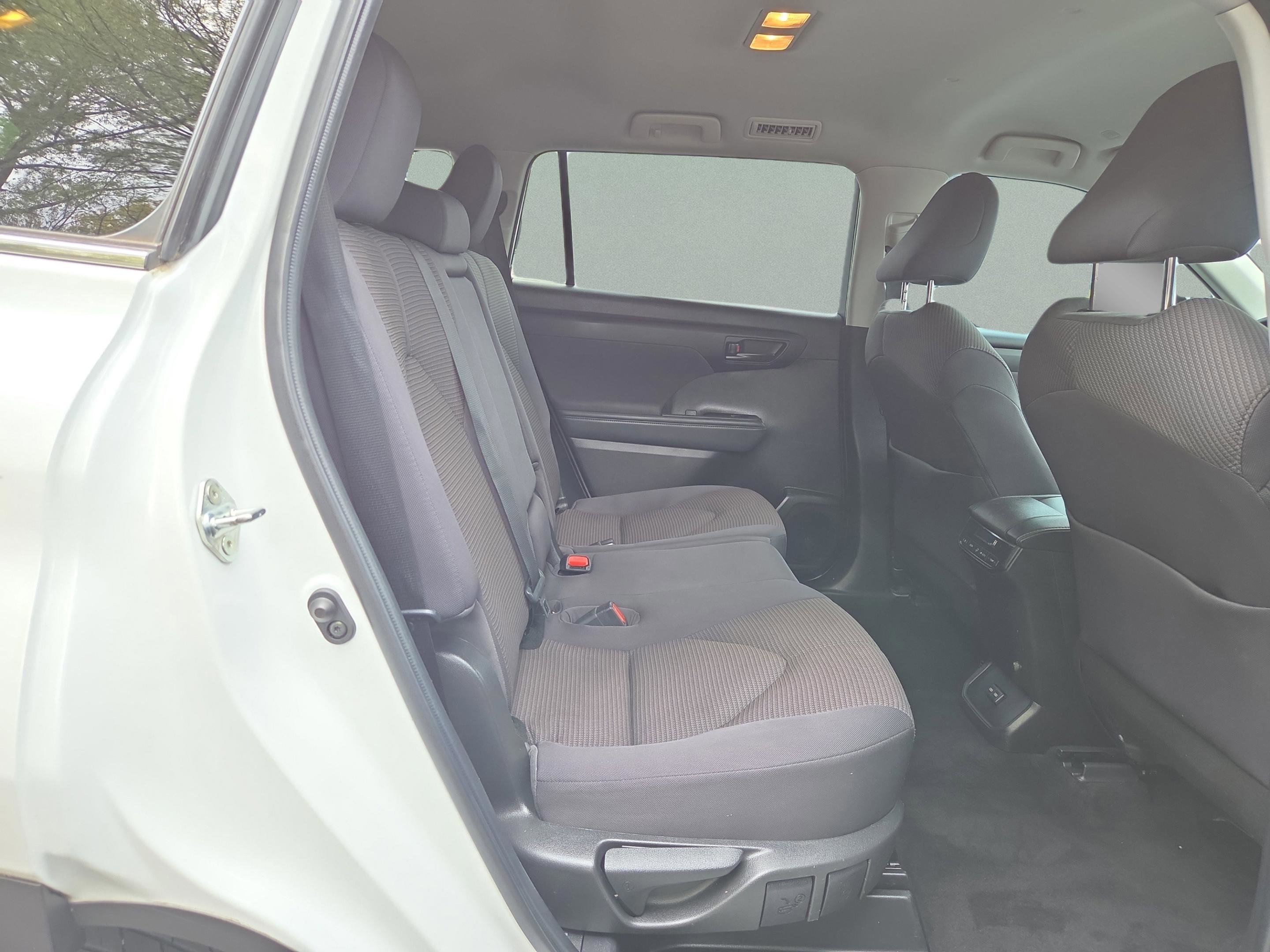 Used 2022 Toyota Highlander L image 39