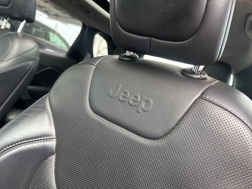 Used 2019 Jeep Cherokee Limited image 30