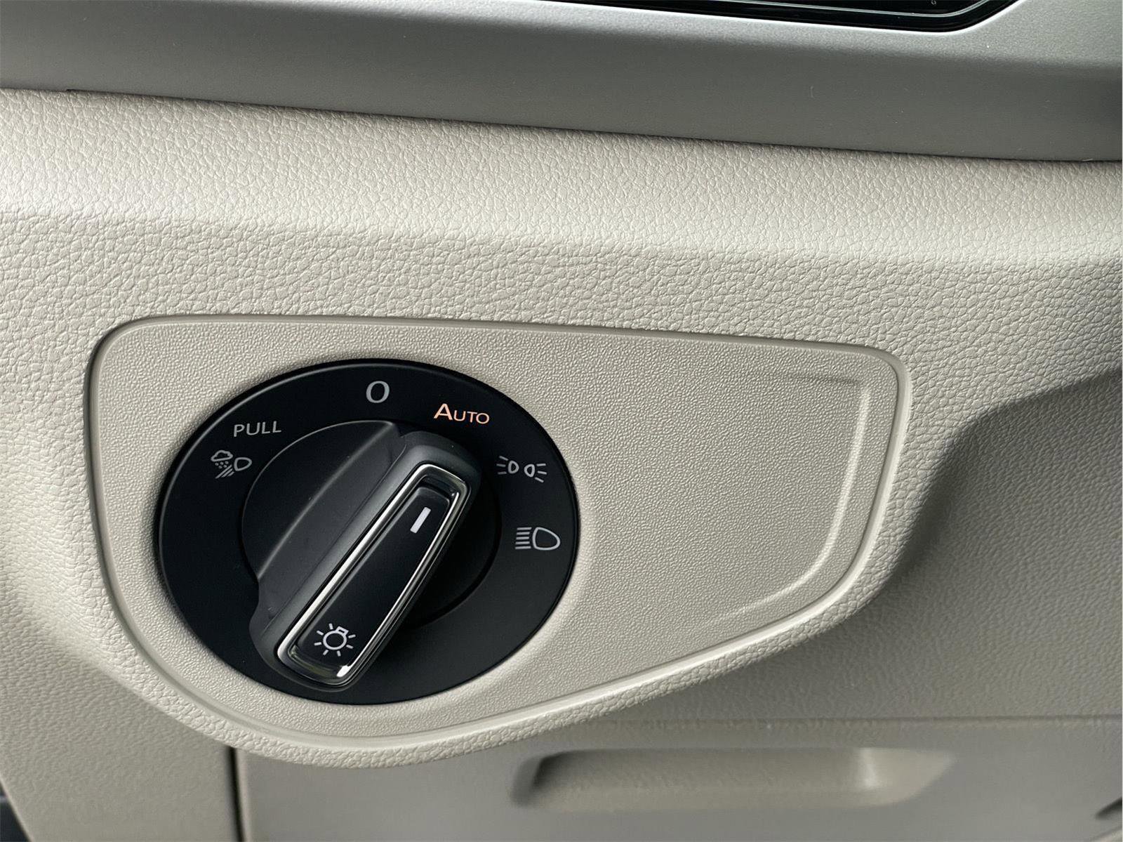 Used 2023 Volkswagen Atlas SE w/ Black Wheel Package image 27