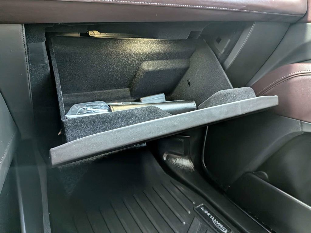 Used 2024 Cadillac Escalade Sport Platinum w/ LPO, ONYX Package AWD/4WD image 27