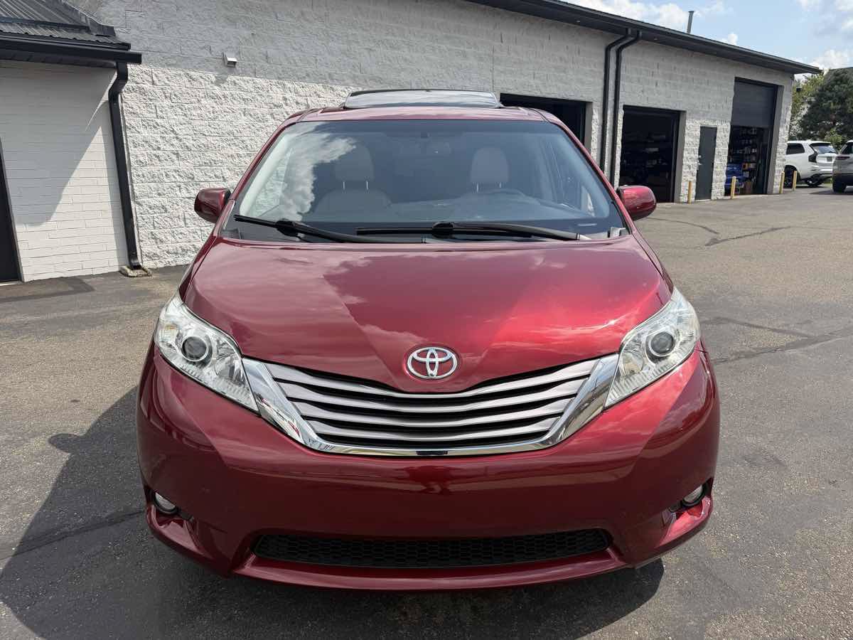 Used 2017 Toyota Sienna XLE AWD/4WD image 7