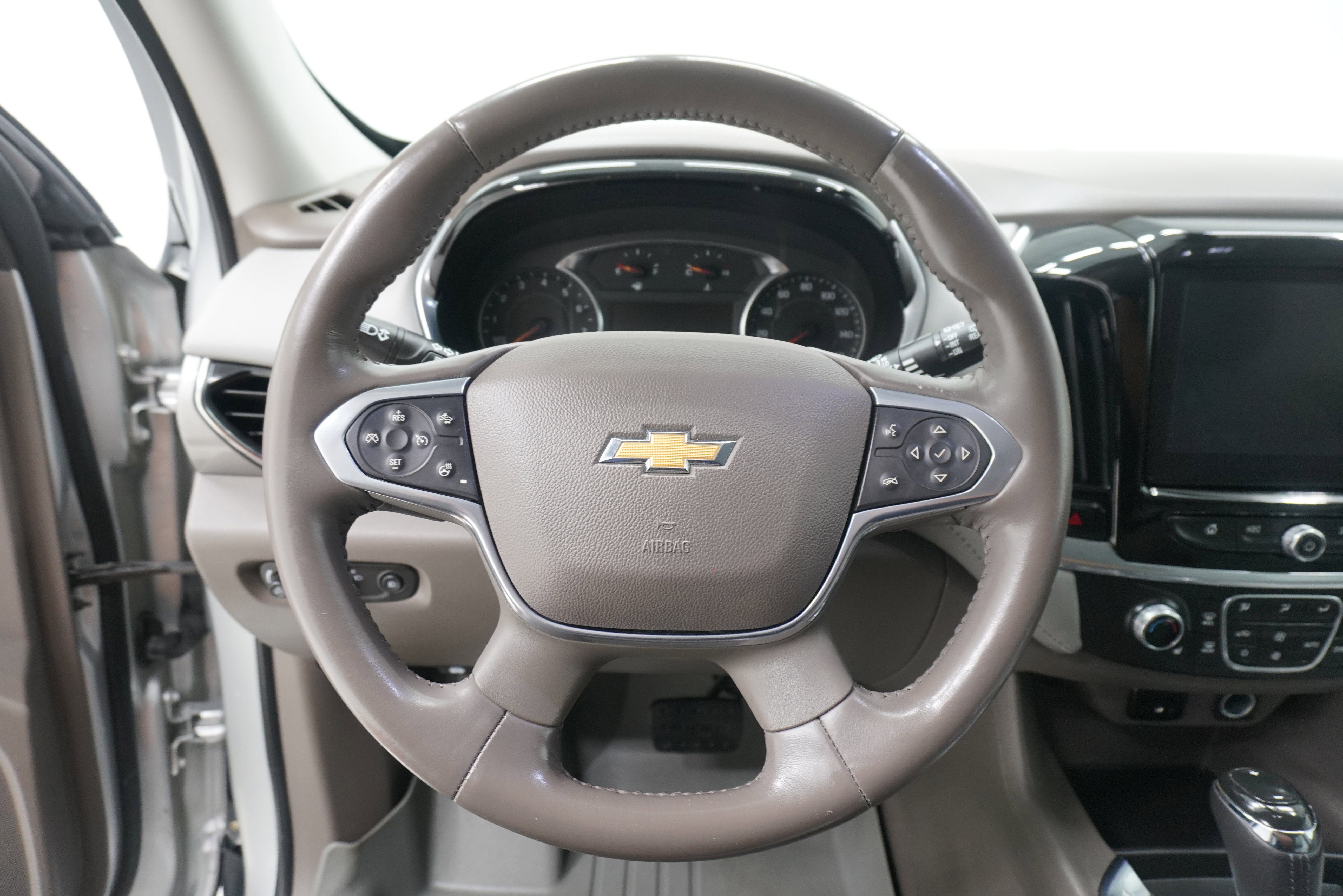 Used 2020 Chevrolet Traverse LT w/ Driver Confidence II Package FWD image 18