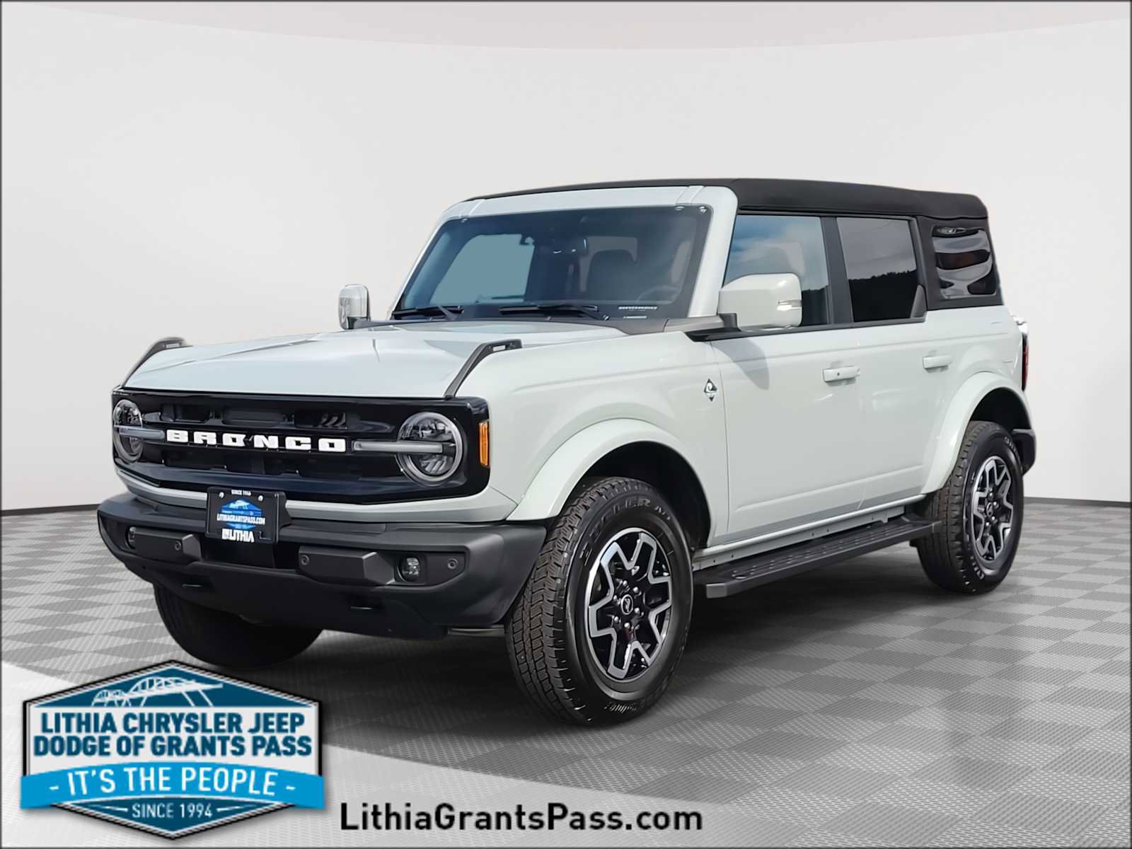 Used 2024 Ford Bronco Outer Banks image 1