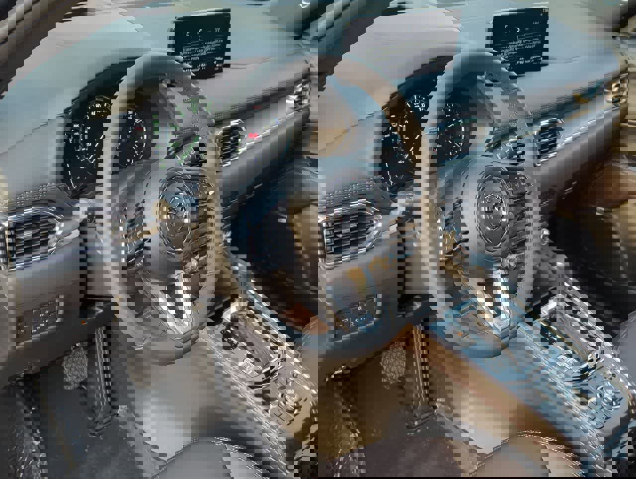 New 2025 MAZDA CX-5 Signature image 2