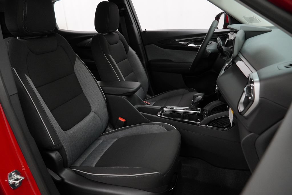 New 2026 Chevrolet TrailBlazer LT w/ LT Cold Weather Package FWD image 28