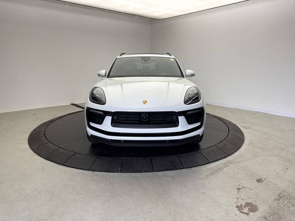 Certified 2024 Porsche Macan AWD/4WD image 10