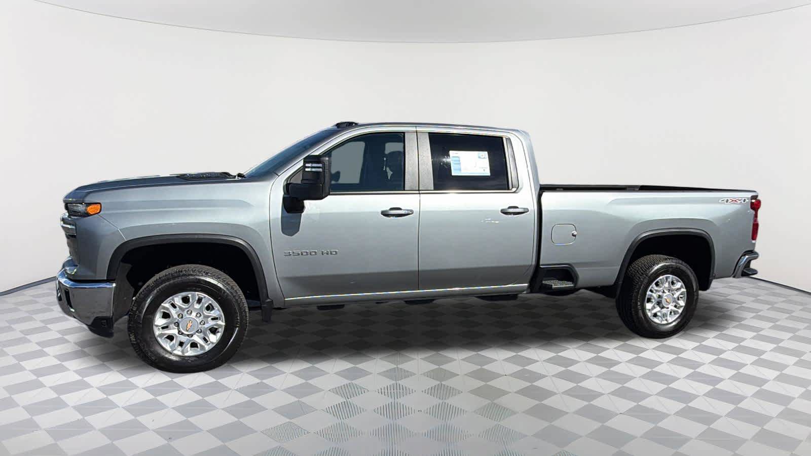 Used 2025 Chevrolet Silverado 3500 LT AWD/4WD image 8