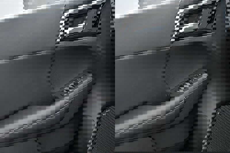 New 2025 Mitsubishi Outlander AWD image 11