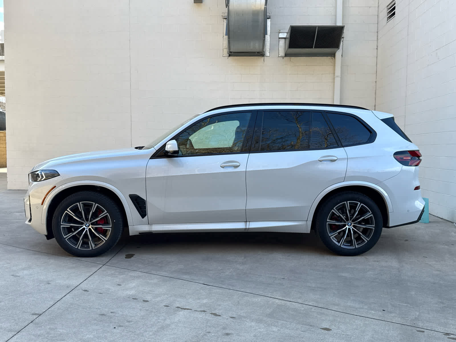 New 2026 BMW X5 xDrive40i w/ M Sport Package AWD/4WD image 5