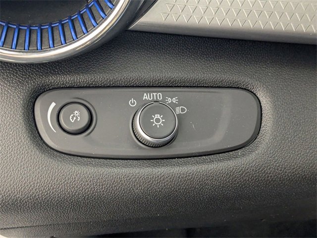 Used 2025 Chevrolet Trax LT w/ LT Convenience Package image 14