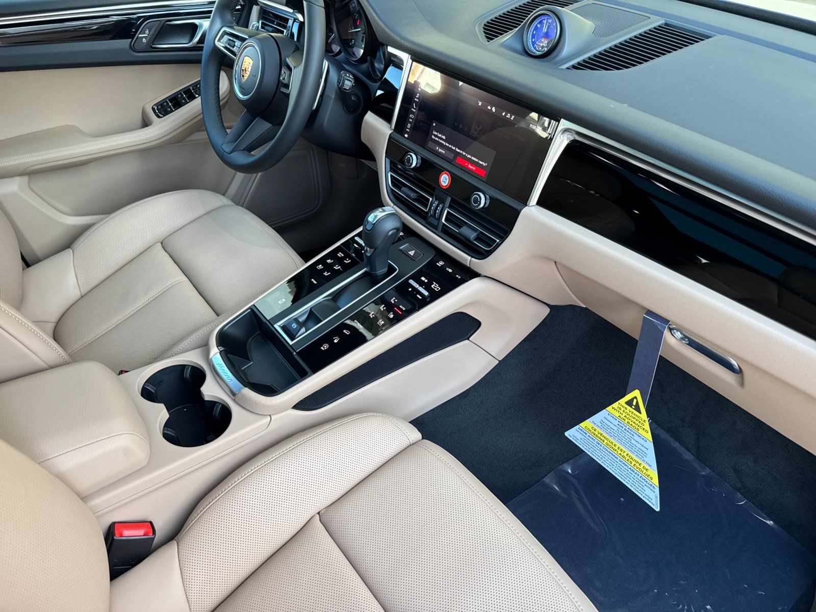 Certified 2026 Porsche Macan AWD/4WD image 18