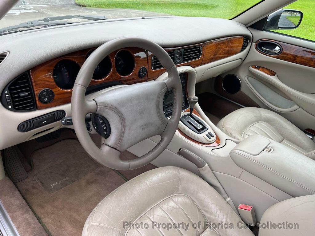 Used 2000 Jaguar XJ8 image 33