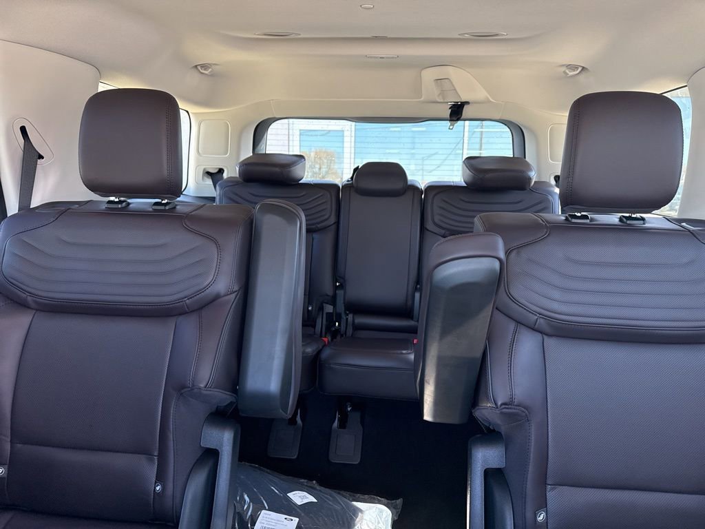 New 2026 Ford Expedition Platinum image 13