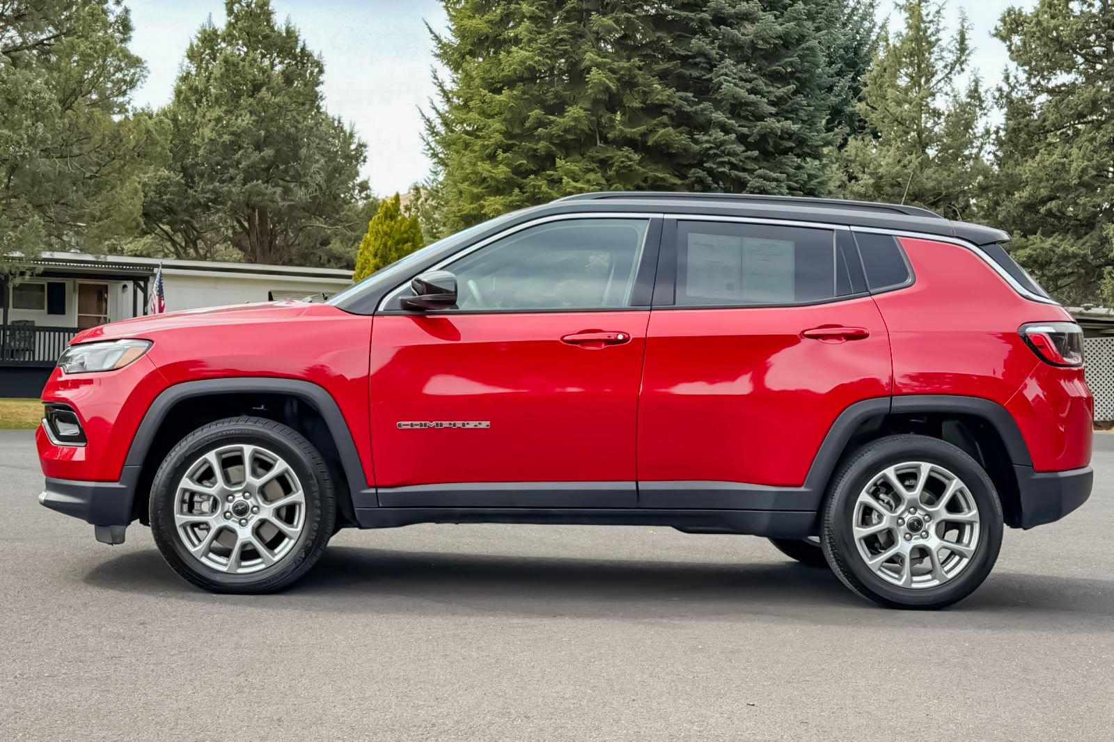Used 2025 Jeep Compass Limited AWD/4WD image 8