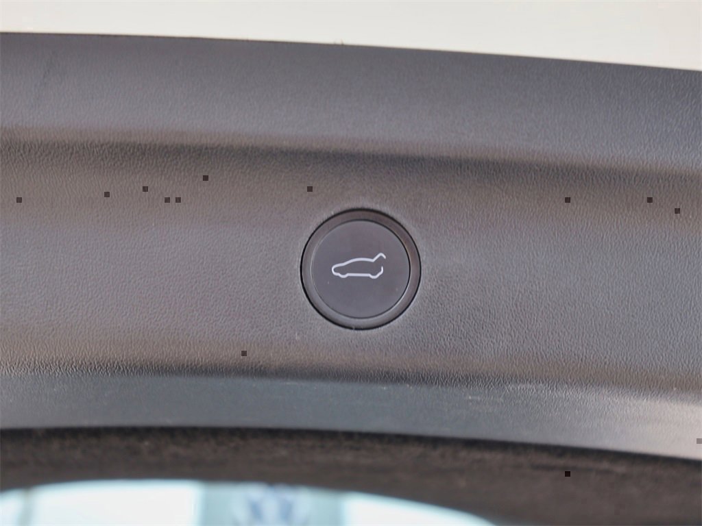 Used 2021 Tesla Model Y Performance image 9