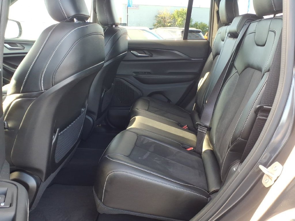 Used 2024 Jeep Grand Cherokee Altitude AWD/4WD image 5
