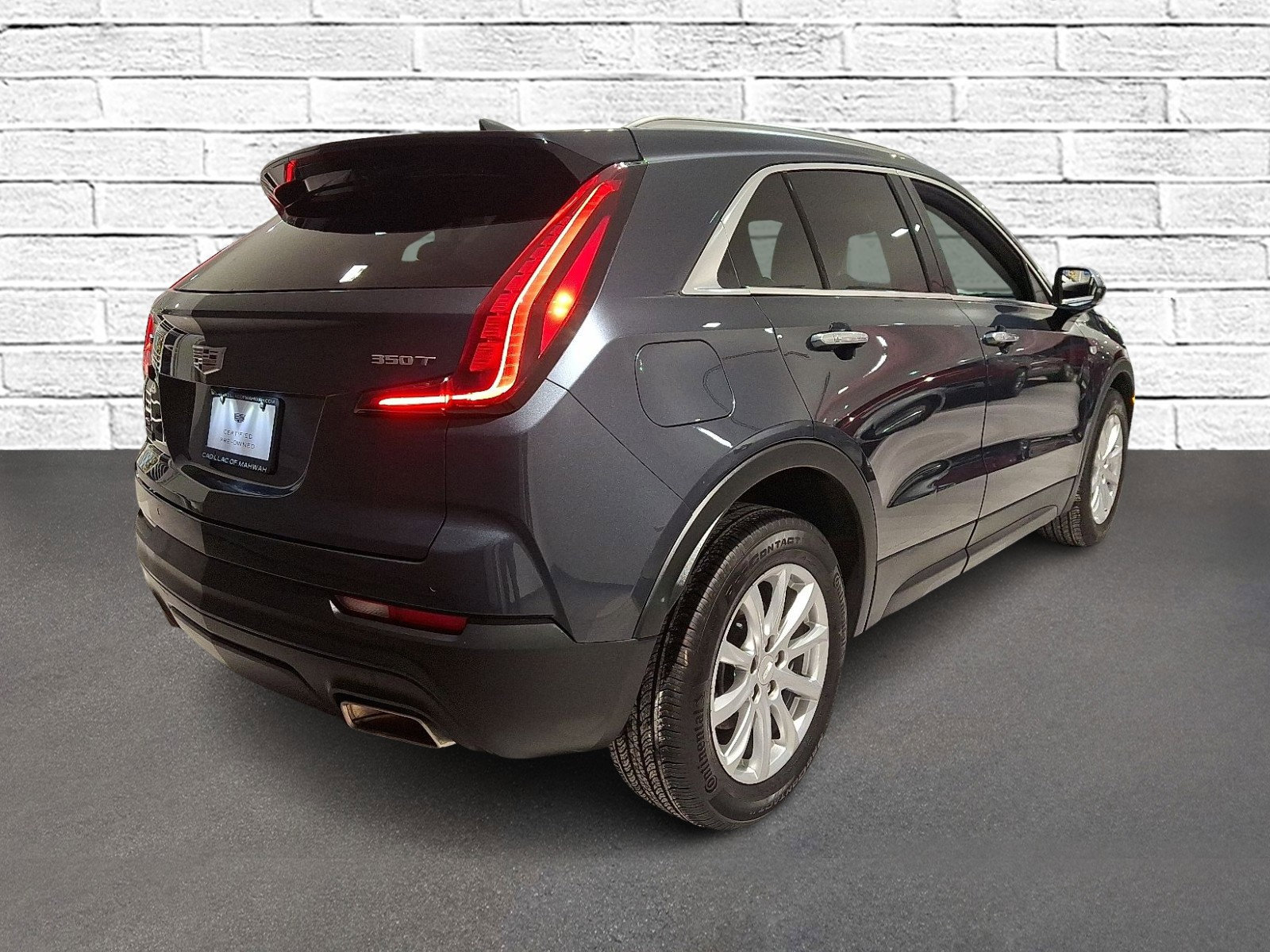 Used 2021 Cadillac XT4 Luxury w/ Cold Weather Package image 5