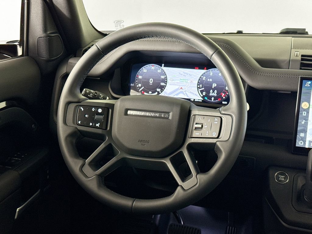 Used 2025 Land Rover Defender 130 X-Dynamic SE image 21