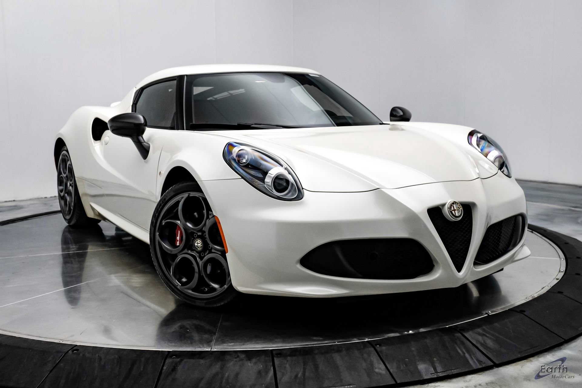 Used 2015 Alfa Romeo 4C Coupe w/ Leather Interior Group RWD image 23