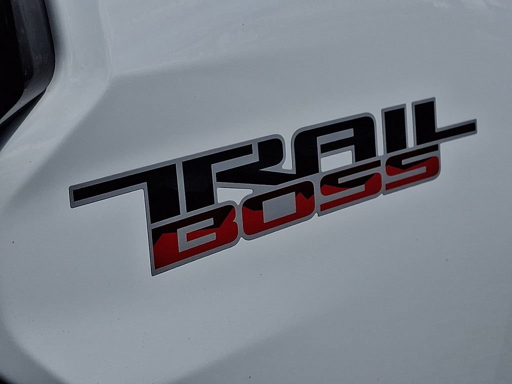 Used 2024 Chevrolet Colorado Trail Boss w/ LPO, Dark Essentials Package AWD/4WD image 32