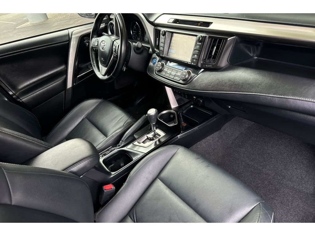 Used 2016 Toyota RAV4 Limited image 17