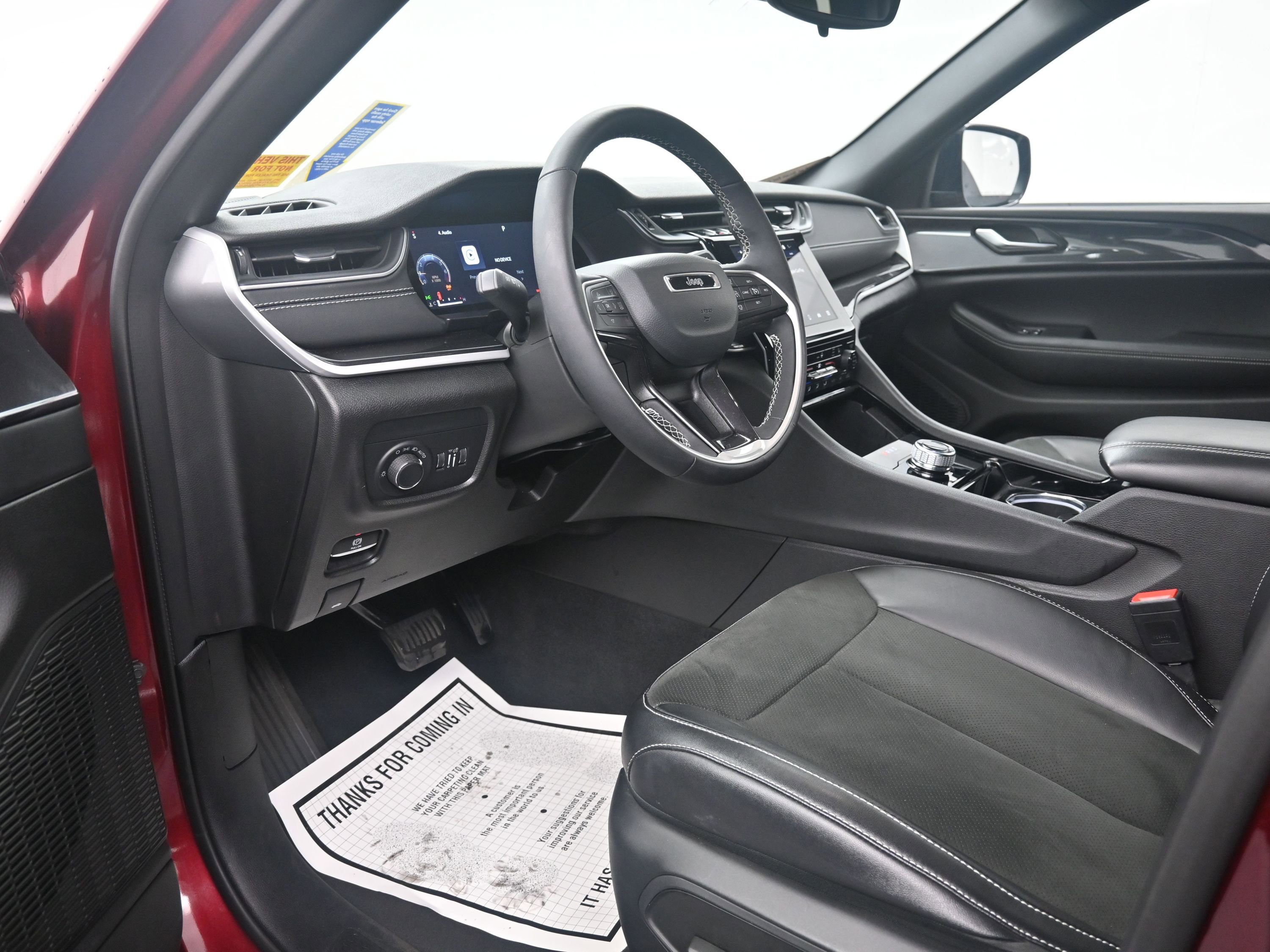 Used 2023 Jeep Grand Cherokee Altitude image 17