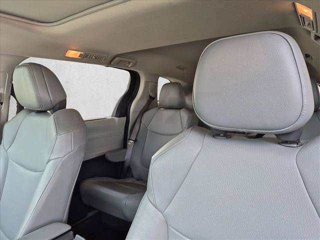 Used 2021 Toyota Sienna XLE FWD image 12