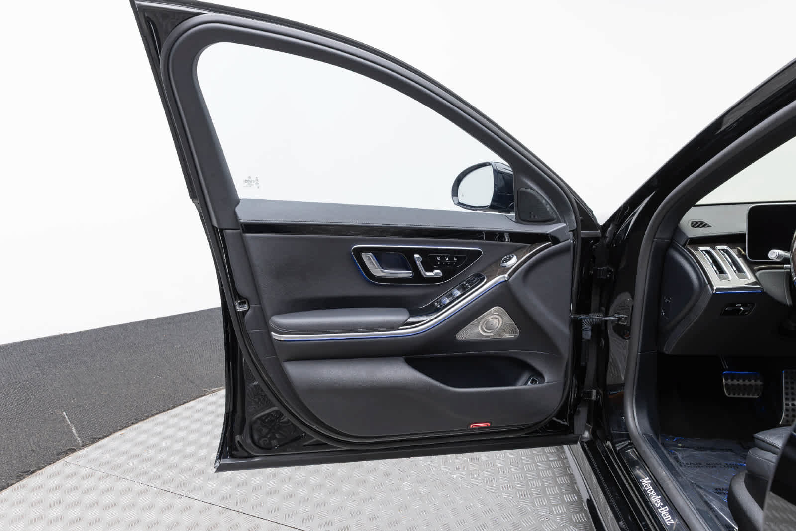 Used 2023 Mercedes-Benz S 500 4MATIC w/ AMG Line image 23