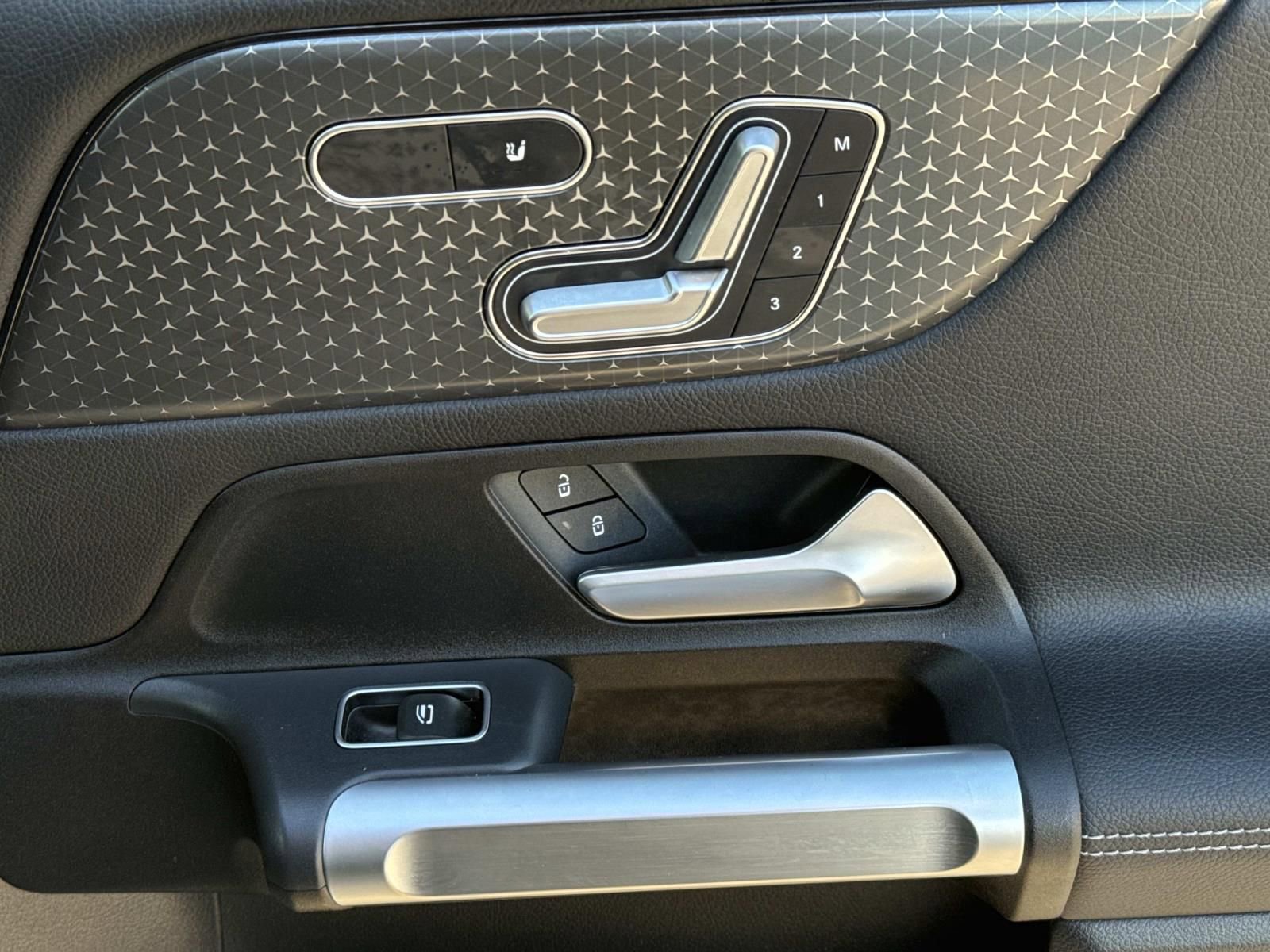 Used 2026 Mercedes-Benz GLB 250 image 15