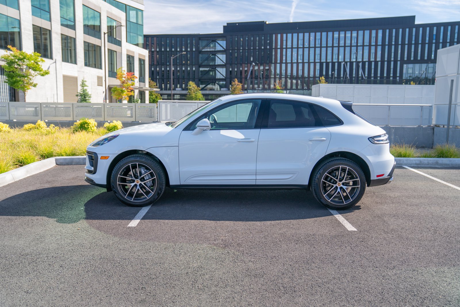 Certified 2026 Porsche Macan AWD/4WD image 2