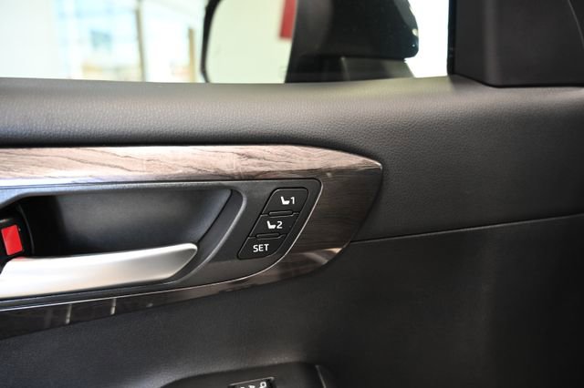 Used 2025 Toyota Highlander Platinum AWD/4WD image 31