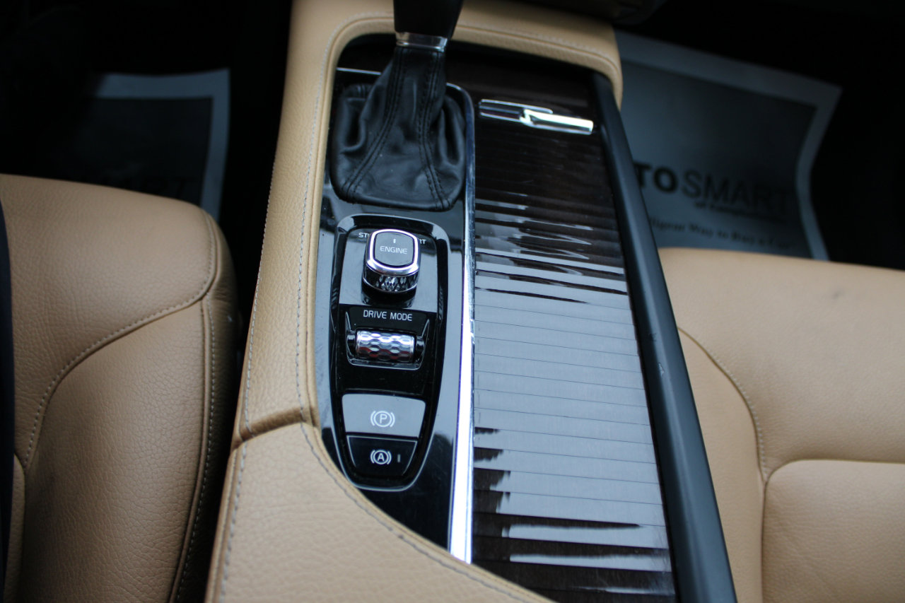 Used 2016 Volvo XC90 T6 Momentum w/ Momentum Plus Package image 24